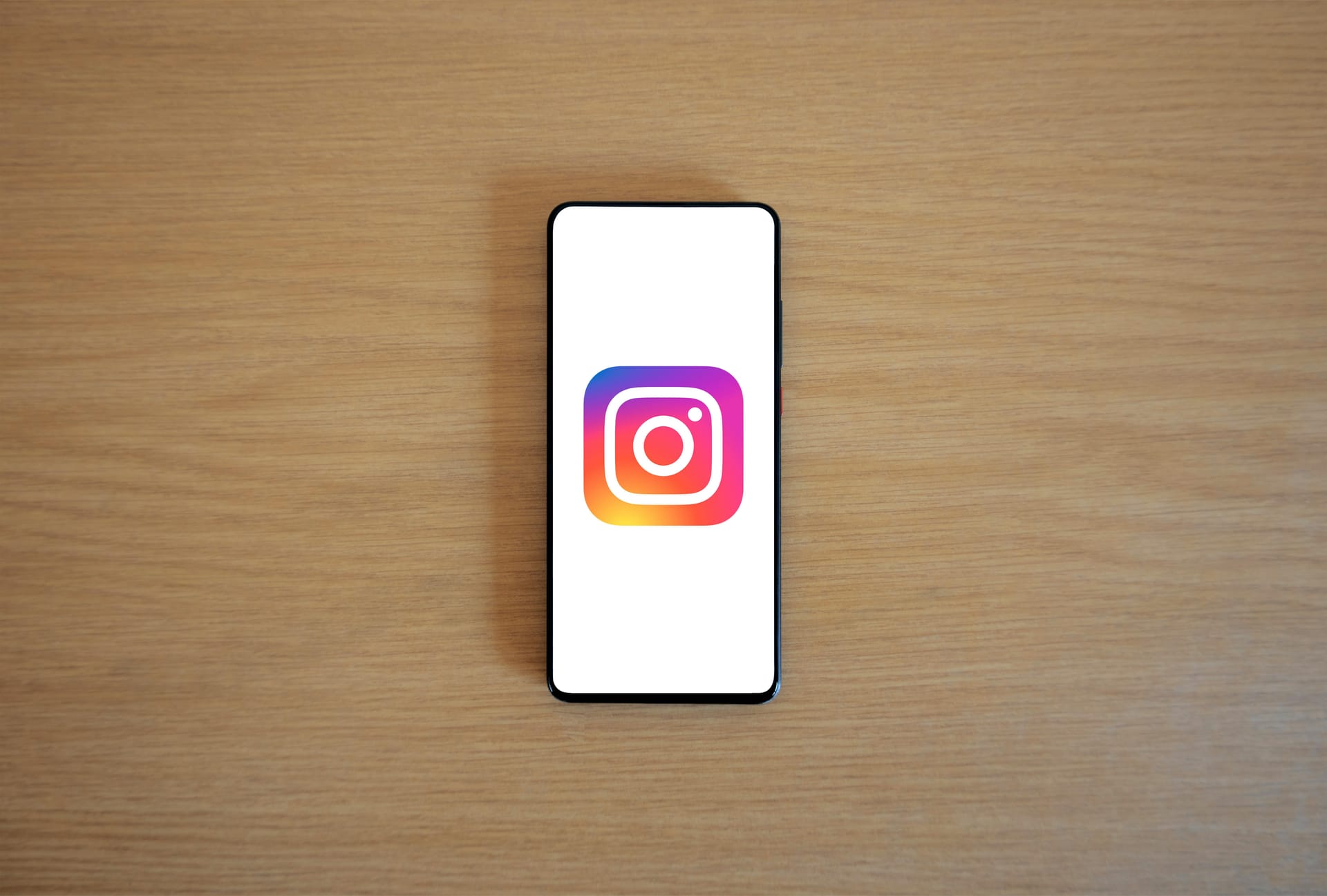 インスタフォロワー買うなら安全で信頼できるサービス!